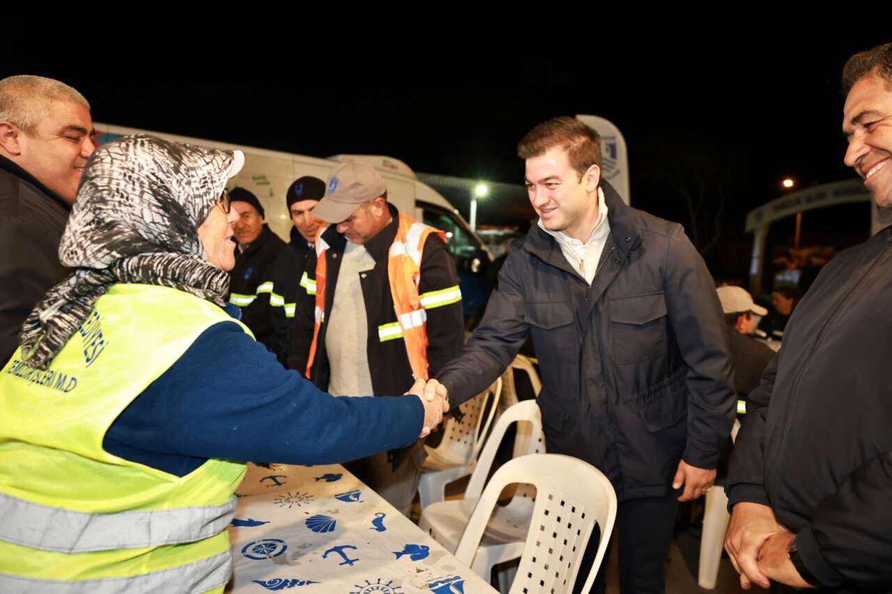 Başkan Tamer Mandalinci Temizlik İşleri Personeliyle Sahurda Buluştu 9